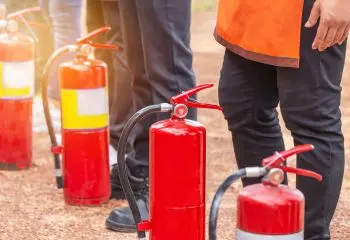 tuzv&eacute;delmi oktat&aacute;s